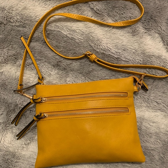 H&M Handbags - 🌟H&M stylish cross body 🌟